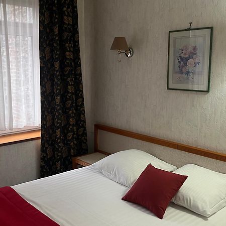 Hotel Val Saint Hilaire Givet Eksteriør billede