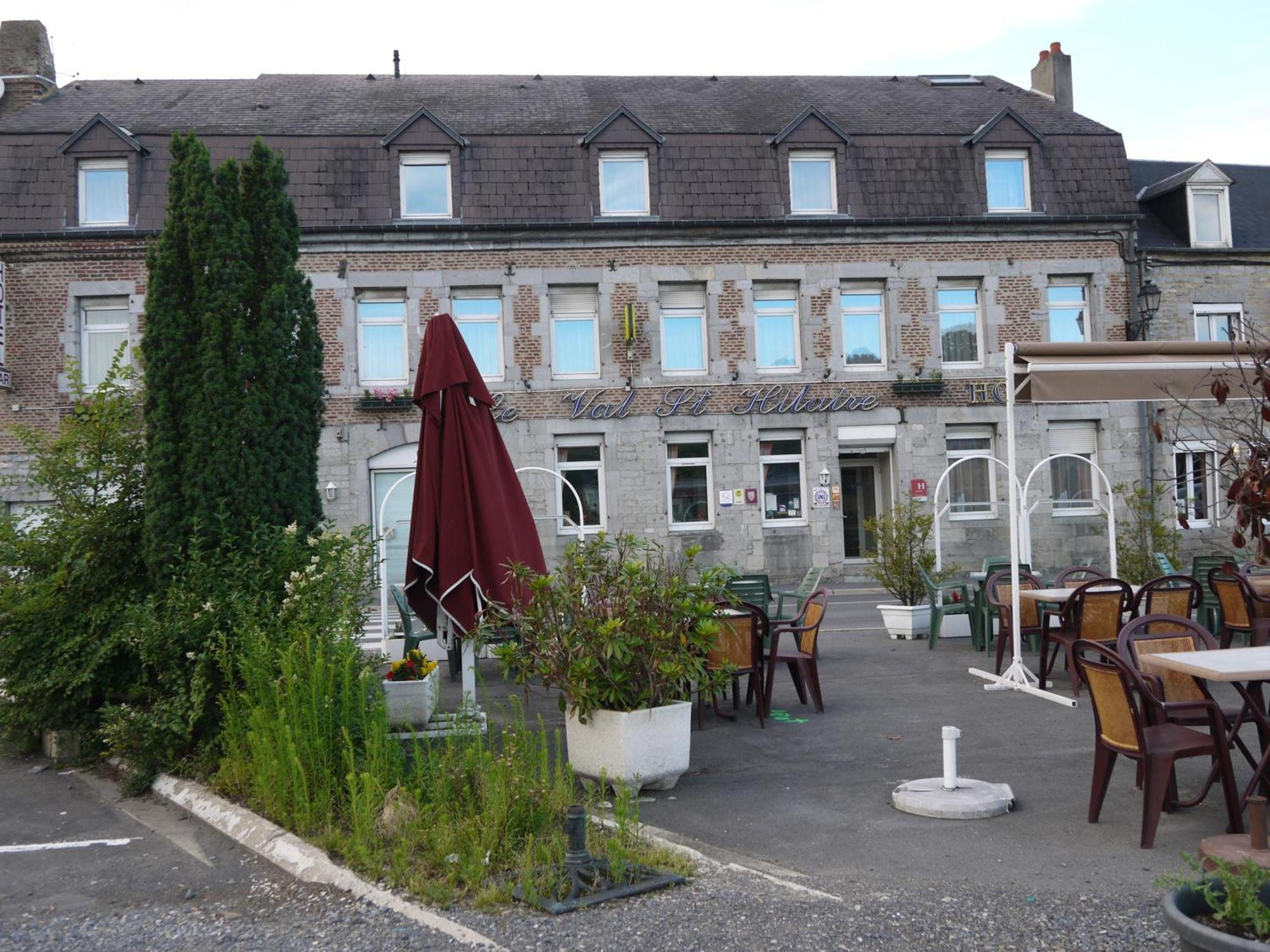 Hotel Val Saint Hilaire Givet Eksteriør billede