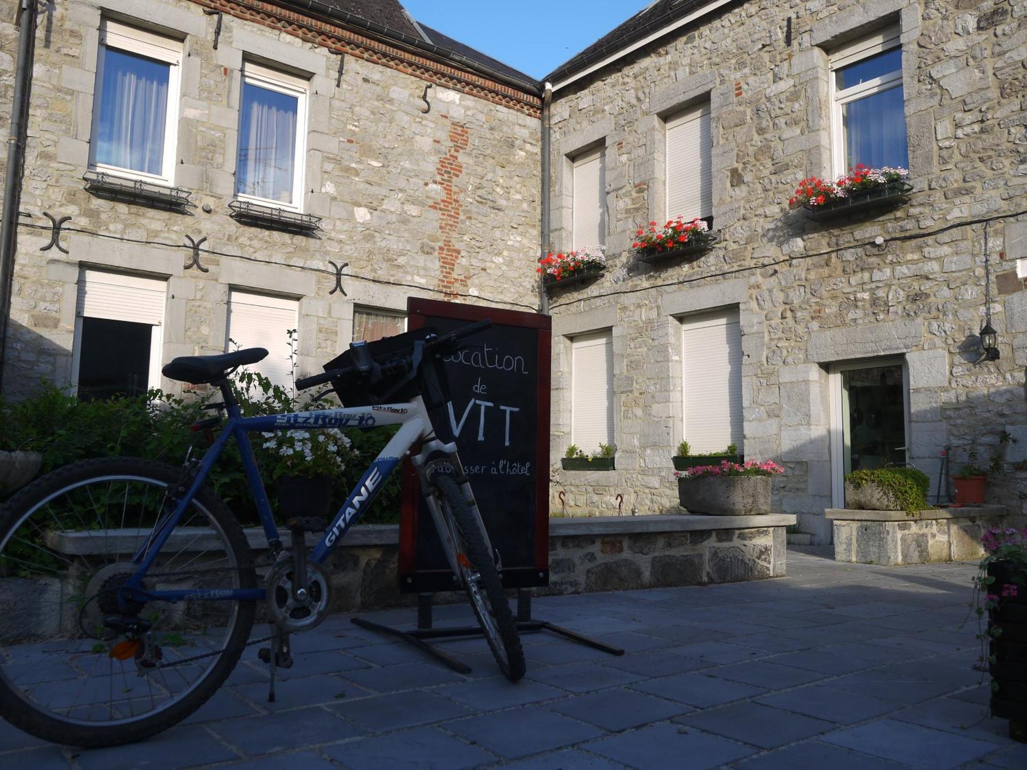 Hotel Val Saint Hilaire Givet Eksteriør billede