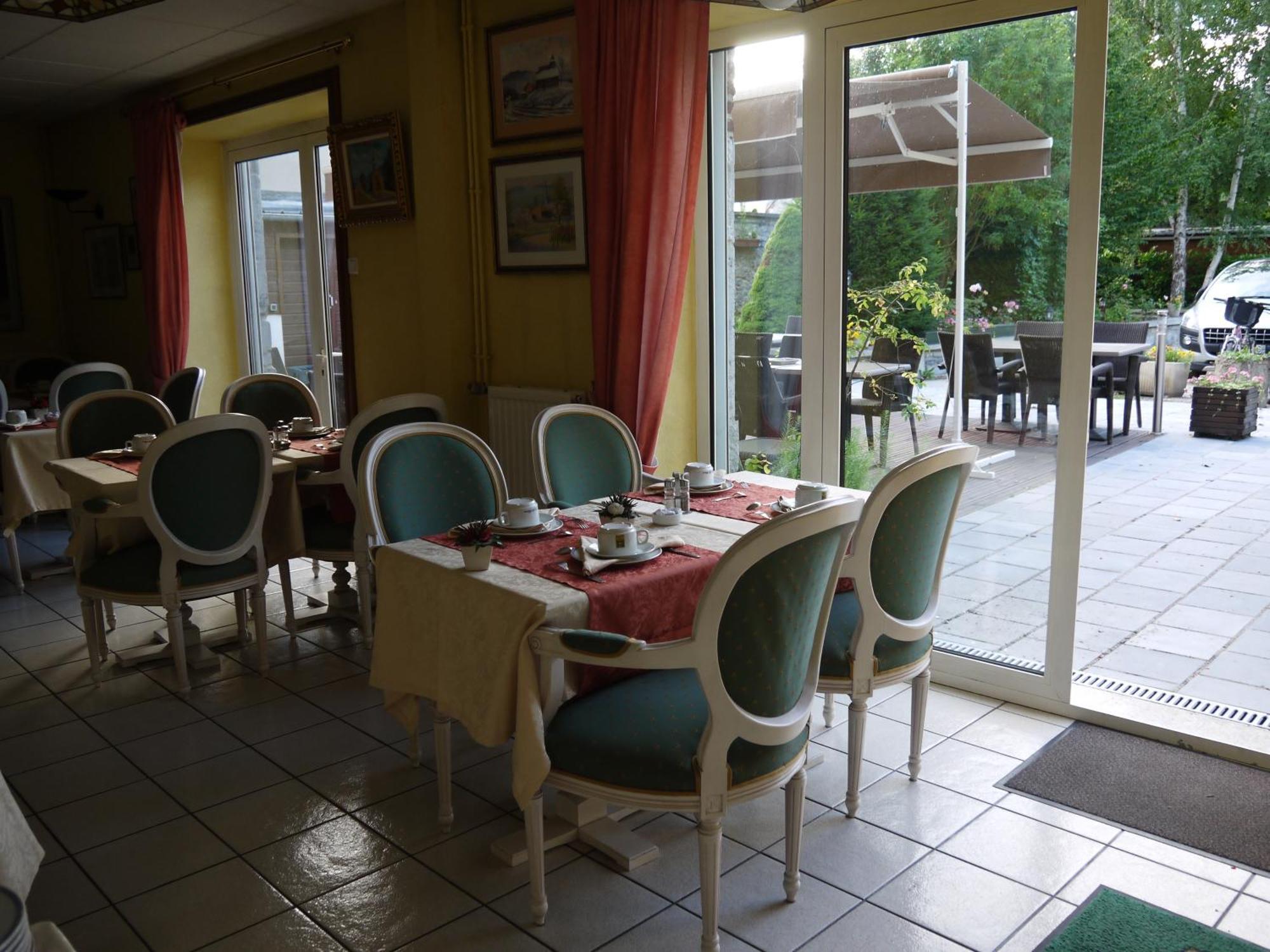 Hotel Val Saint Hilaire Givet Eksteriør billede