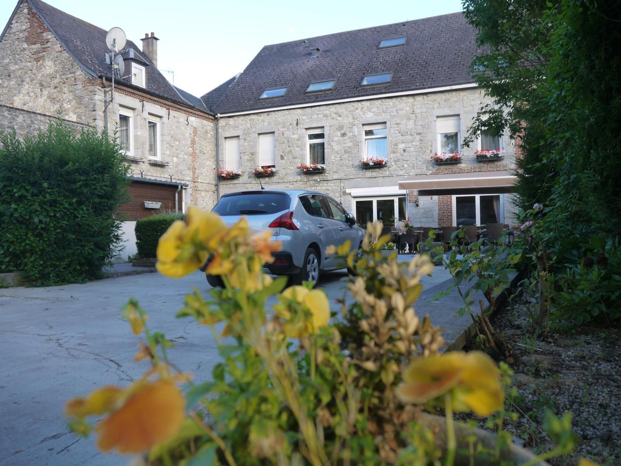 Hotel Val Saint Hilaire Givet Eksteriør billede