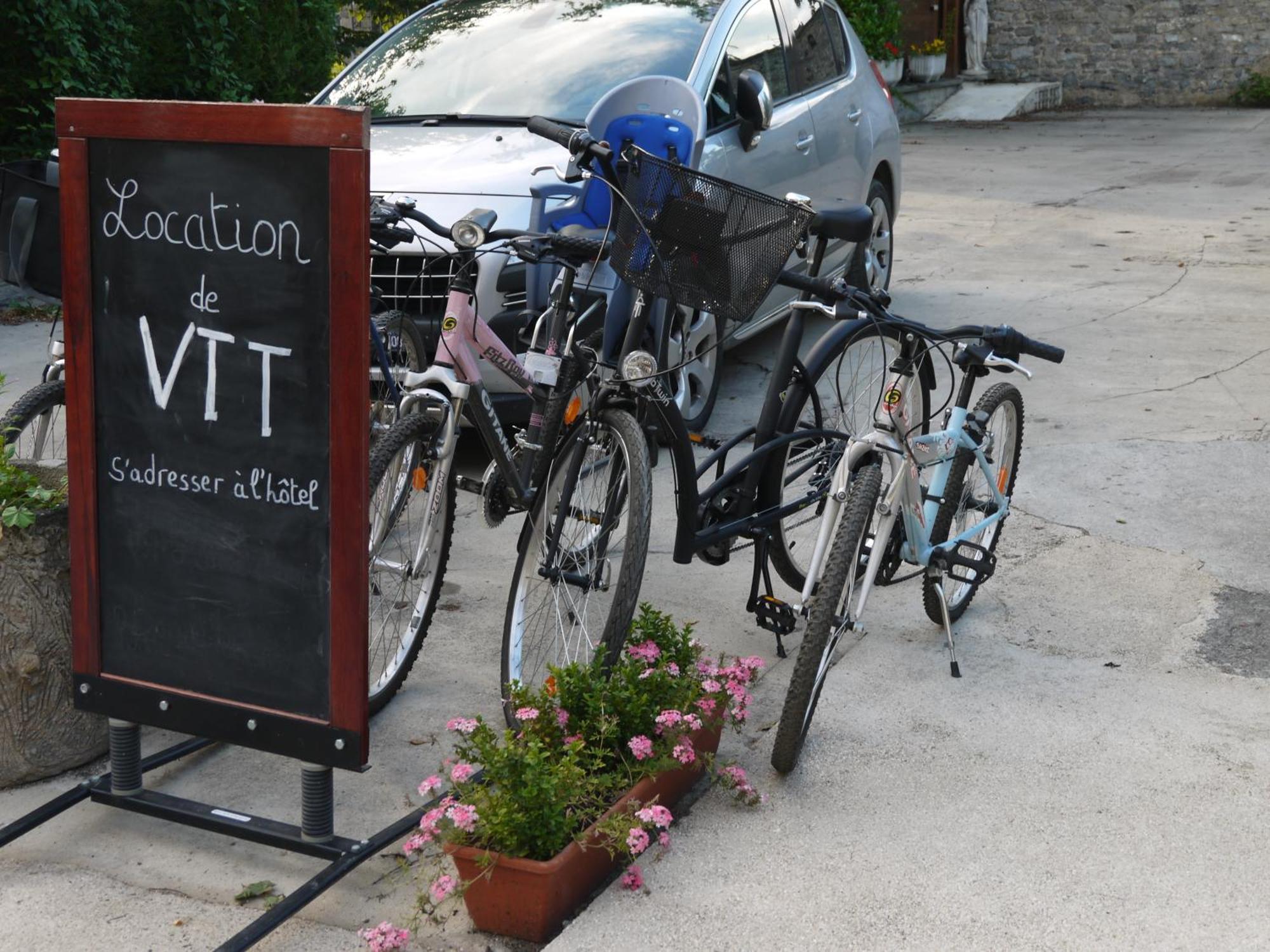 Hotel Val Saint Hilaire Givet Eksteriør billede