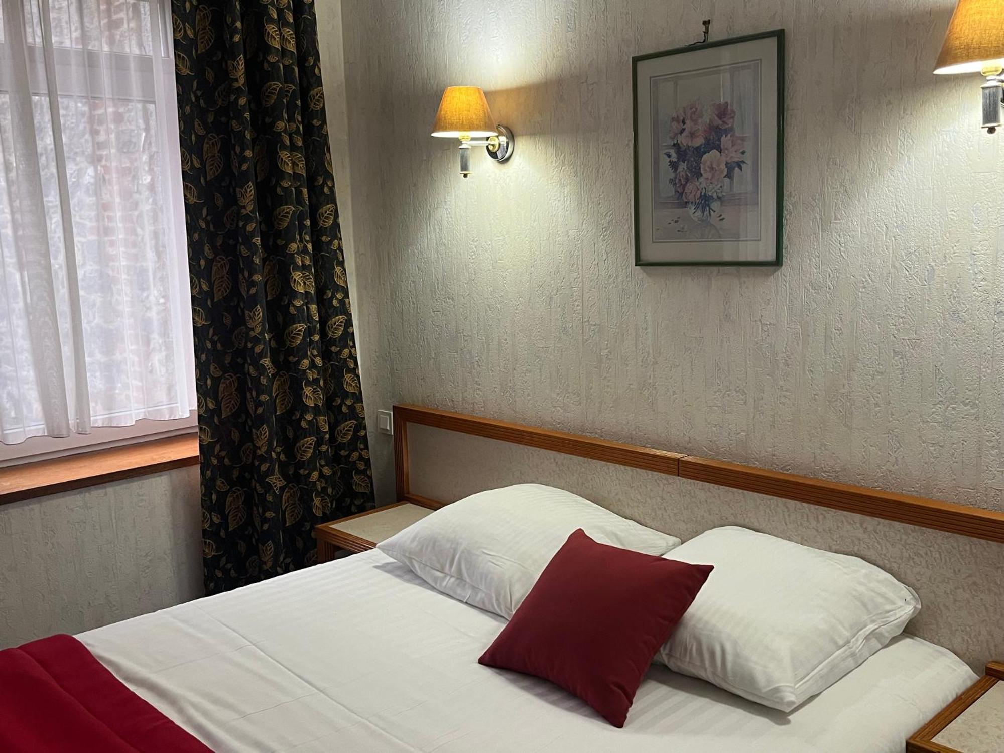 Hotel Val Saint Hilaire Givet Eksteriør billede