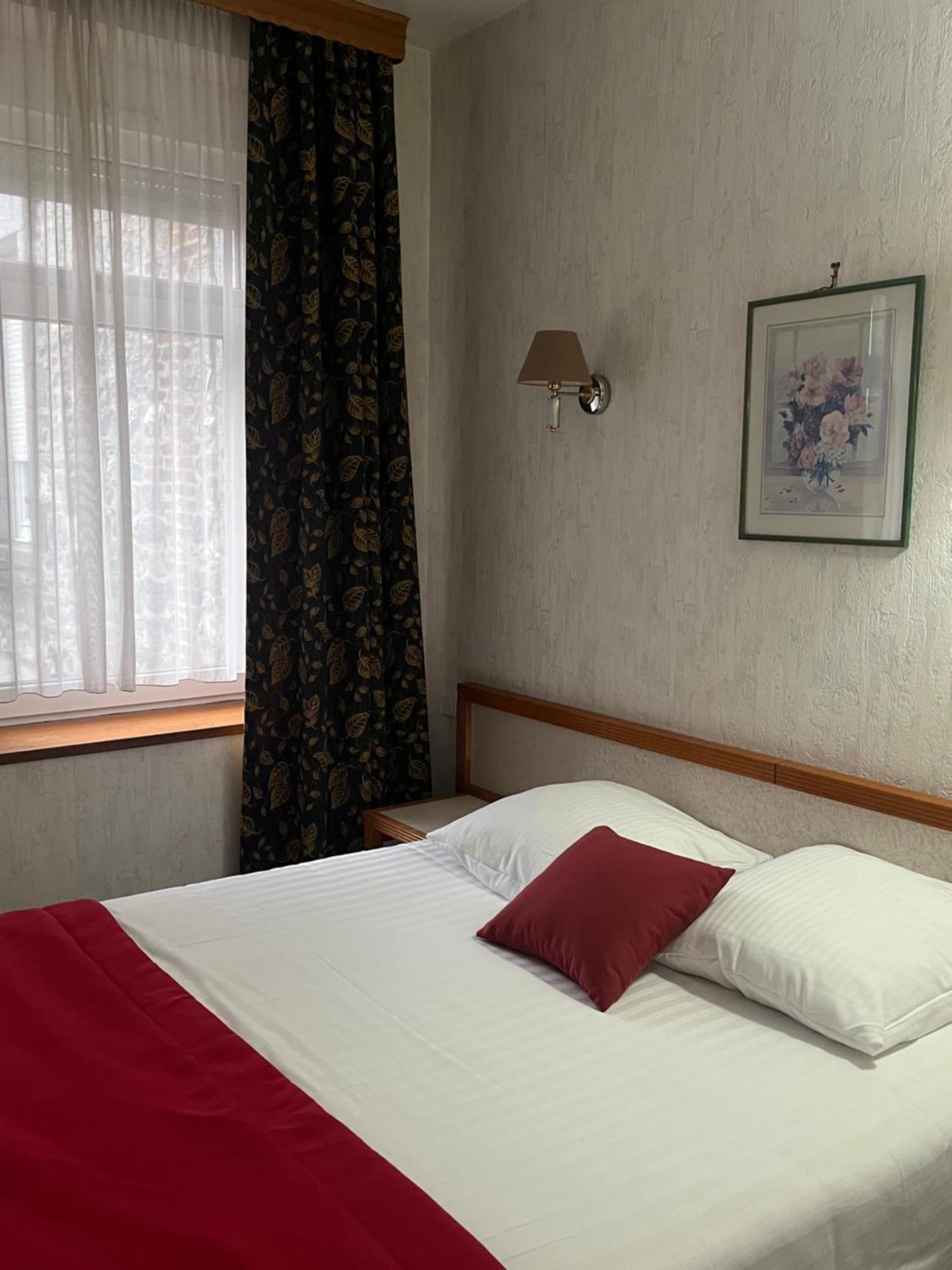 Hotel Val Saint Hilaire Givet Eksteriør billede