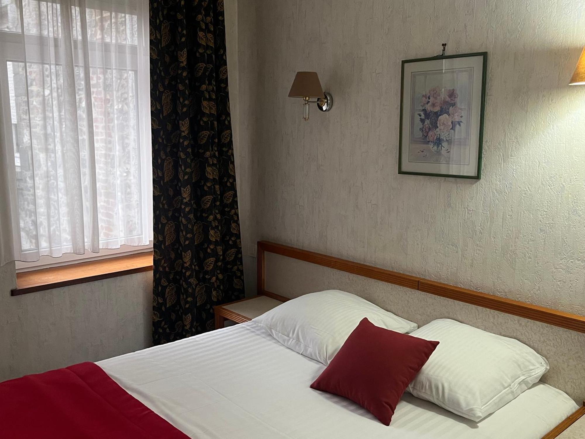 Hotel Val Saint Hilaire Givet Eksteriør billede