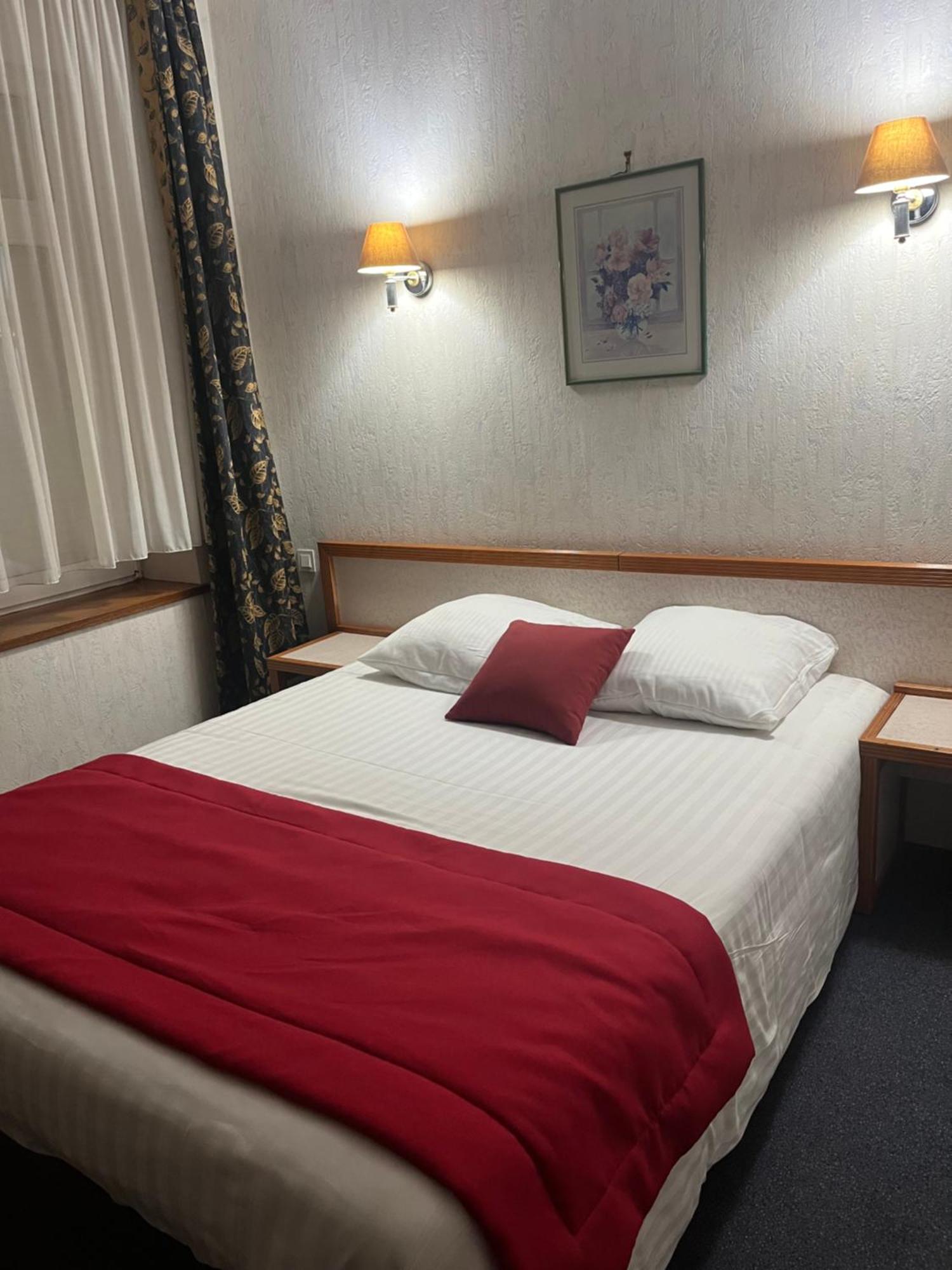 Hotel Val Saint Hilaire Givet Eksteriør billede